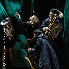 Fanfare, Tout a une Fin, Sauf la Saucisse Qui En a Deux – Théâtre des Bouffes du Nord, Paris