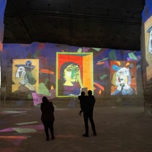 Carrières des Lumières – Picasso, L&rsquo;Art en Mouvement / Frida Kahlo